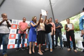 A entrega dos títulos foi possível graças ao projeto Cidade Legal