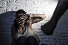 O documento também indica que o governo federal vai buscar a criminalização do chamado controle coercitivo, uma forma de violência doméstica com o objetivo de isolar, intimidade e controlar vítimas