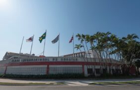 Patinadoras treinam no Clube Internacional de Regatas