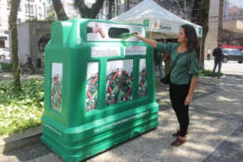 Recipiente foi instalado na Praça Mauá e mais quatro pontos