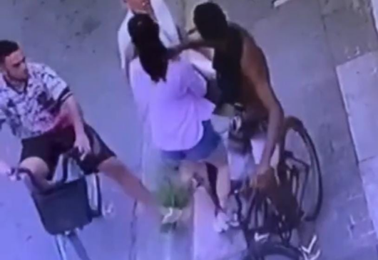 Dupla assalta pai e filha