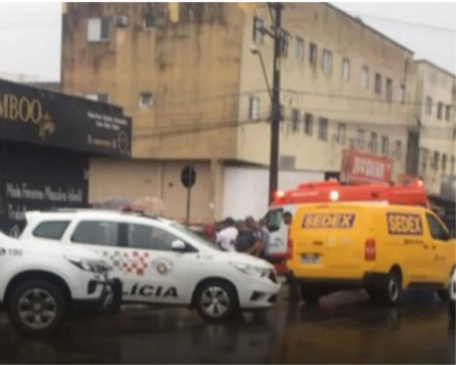 Criminoso rouba veículo e durante a fuga atropela avó e neto na calçada no litoral de SP