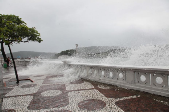 As ondas podem ultrapassar 2,80m de altura no período da tarde