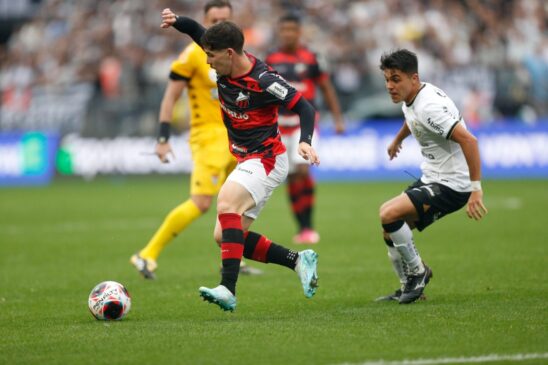 O Ituano surpreendeu na Neo Química Arena, segurou o empate por 1 a 1 nos 90 minutos e avançou nos pênaltis