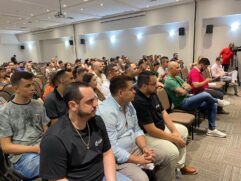 Além da manifestação deste domingo, o movimento está colhendo assinaturas para um abaixo assinado que pede a revogação da medida