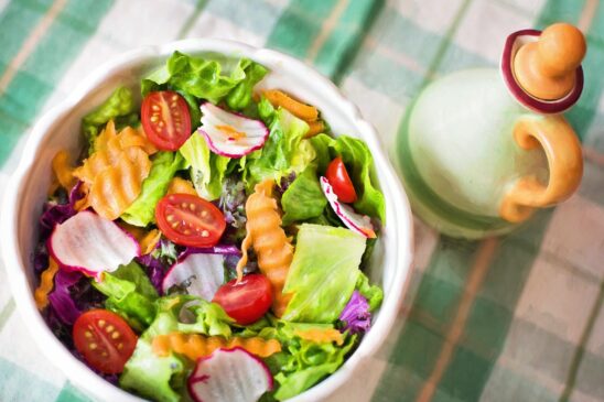 Nutricionistas falam dos ricos para a saúde ao se trocar o tradicional arroz com feijão pelo salgado, mas defendem que reeducação não é tão difícil quanto se imagina