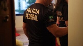 Segundo a PF, ele é suspeito de "incitar os atos antidemocráticos e um dos administradores dos recursos que financiavam as ações."