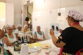 Com o objetivo de gerar renda aos participantes, a aula que teve quatro horas de duração ensinou uma série de receitas relacionadas à Páscoa