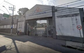 A unidade de São Vicente chegou a produzir cerca de 160 toneladas de vidro laminado impresso por dia