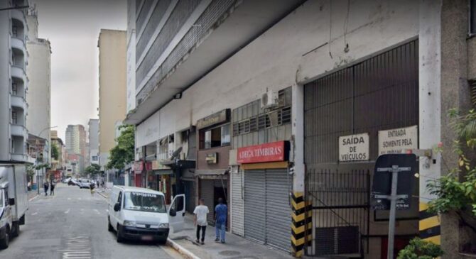 Três homens foram presos em flagrante e um menor de idade foi apreendido na noite desta segunda (13) por suspeita de crime de tortura