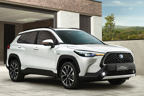 Na versão híbrida, o Corolla Cross une um motor 1.8 flex de 101 cavalos a dois elétricos com 72 cavalos