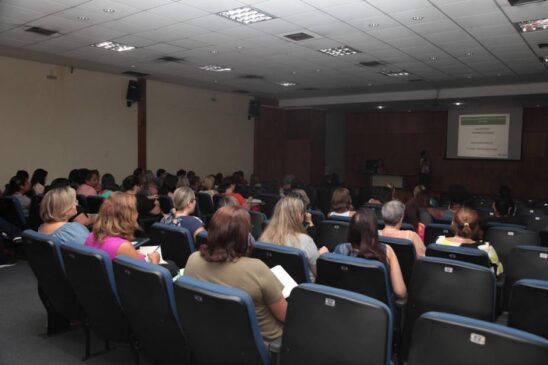 Cerca de 70 profissionais da rede municipal participaram da capacitação