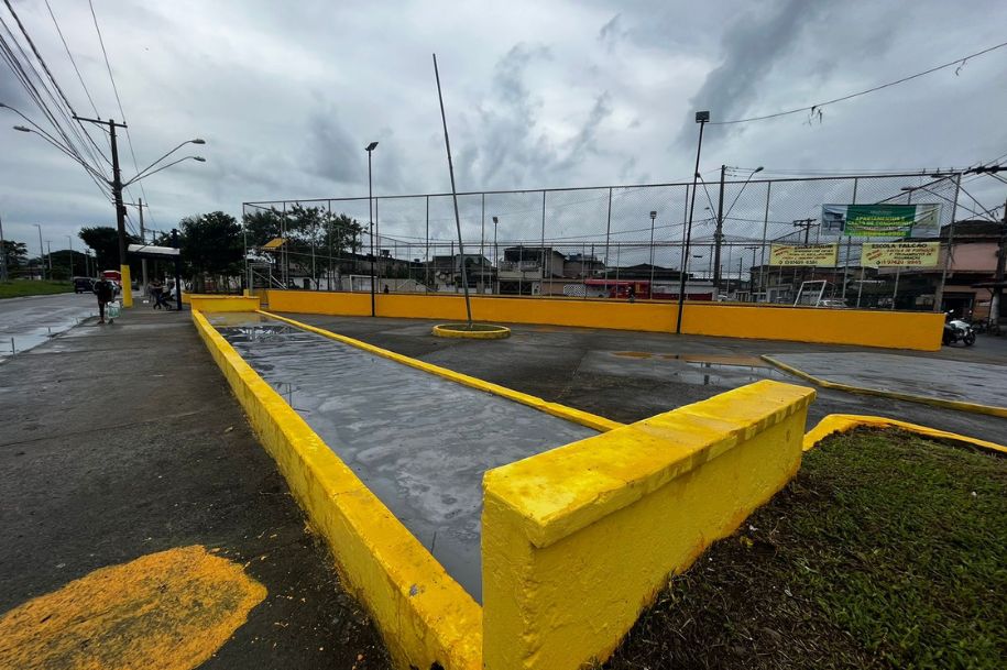 Aparelhos de academia ao ar livre e brinquedos de parquinho para as crianças também serão instalados