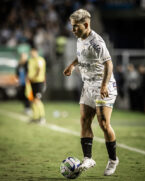 Soteldo em ação contra o Grêmio