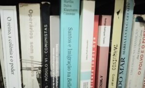 Valor: R$ 150,00, com direito a um exemplar de Esquinas do Mundo: Ensaios sobre História e Literatura a partir do Porto de Santos