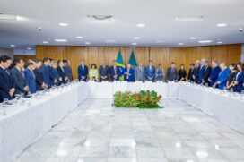 Presidente, ministros e governadores fizeram minuto de silêncio em homenagem a vítimas do ataque a uma creche em Blumenau (SC)
