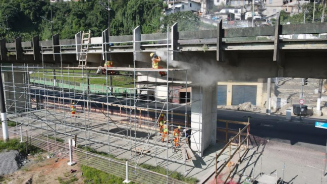 Obras são realizadas no guarda-corpo e parte estrutural da construção