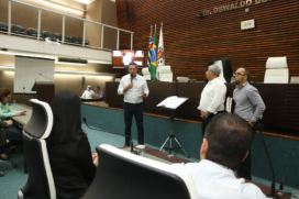 Santos entrega orçamento à câmara