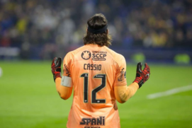 Corinthians passa nos penâltis