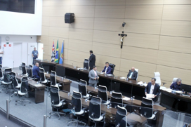 Câmara de Guaruja aprova aumento de forma englobada, no meio de vários projetos