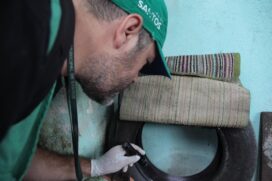 Pneus, ralos, vasos e sacos plásticos são locais de acúmulo de larvas