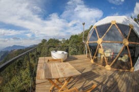 Localizada em São Bento do Sapucaí, as cabanas do Nomad Place foram inspiradas na cultura nórdica