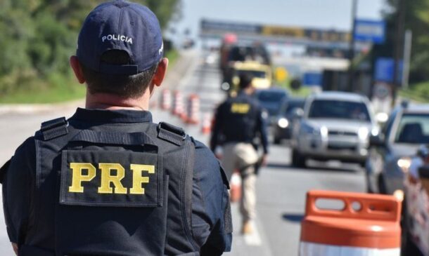 Durante o feriado, 545 pessoas foram presas em flagrante por vários crimes, e a PRF apreendeu mais de duas toneladas de maconha e 413 quilos de cocaína.