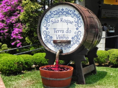 São Roque fica à 65km da capital paulista