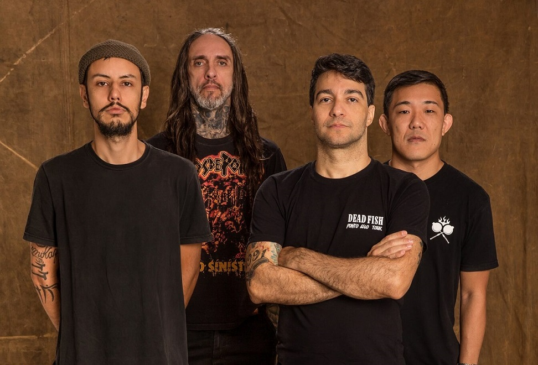 Dead Fish nasceu em 1991 e em 98 lançaram seu primeiro álbum, intitulado como 'Sirva-se'