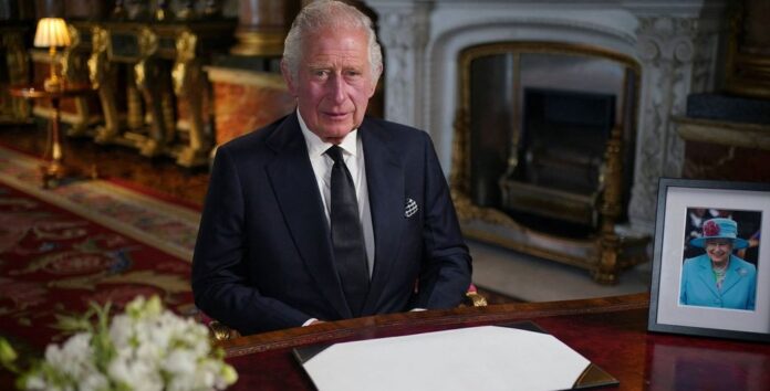 Aos 74 anos, Charles tornou-se rei no dia 8 de setembro do ano passado, após a morte da mãe, a rainha Elizabeth II