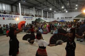 No local, havia também oráculos e exposição de artesanato e, ao lado, nos quiosques da Lagoa da Saudade, o público que prestigiou a festa pôde ainda provar comidas típicas