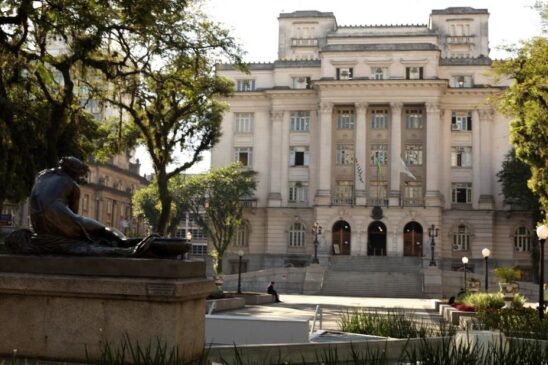 Os candidatos interessados devem acessar o portal do Instituto Mais para efetuar a inscrição
