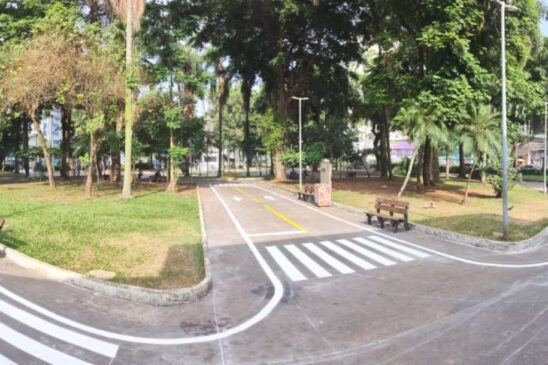 A Praça 22 de Janeiro é um importante ponto turístico de São Vicente, bem ao lado da Biquinha de Anchieta, e palco de diversos eventos