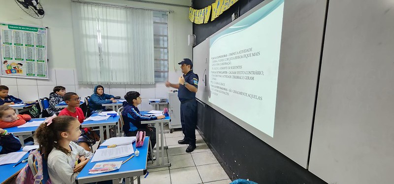 O intuito é despertar no aluno o autoconhecimento e o autocontrole, ajudando a instigar habilidades de comunicação