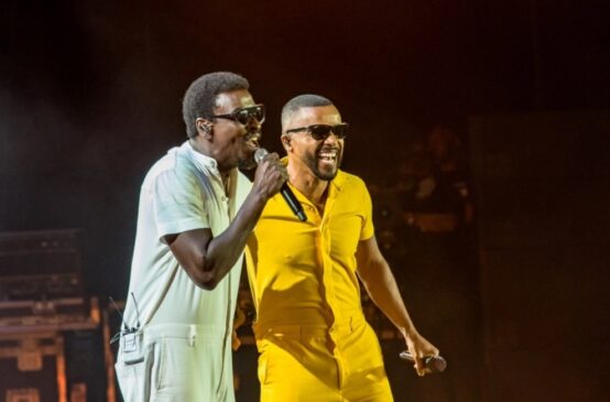 Seu Jorge e Alexandre Pires se apresentam com o show "Irmãos" no Blue Med Convention Center