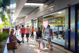 Outlets do Estado têm peças que chegam a 80% de desconto.