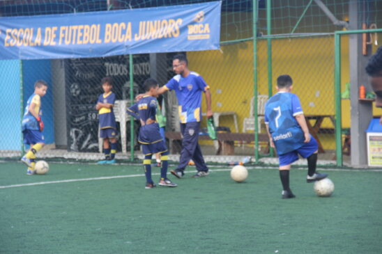 A Escola de Futebol Oficial do Club Atlético Boca Juniors no Brasil tem como proposta unir a raça e a disciplina tática dos argentinos com a técnica e improviso dos brasileiros