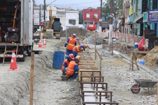 As obras da segunda linha do VLT, que ligará a Avenida Conselheiro Nébias ao Valongo, região central de Santos, são de responsabilidade da Empresa Metropolitana de Transportes Urbanos (EMTU)