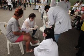 Voluntários fizeram atendimento médico, odontológico e veterinário
