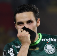 Ele é o 57&ordm; jogador que mais representou a equipe na história