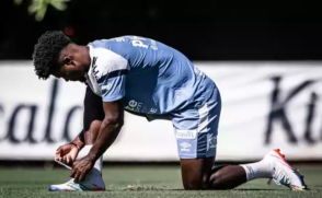 Bauermann em treino do Santos no CT Rei Pelé