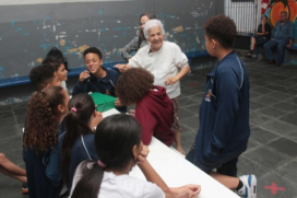 Alunos da UME Martins Fontes aproveitaram o momento com Dona Adi.