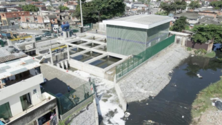 Bombas com capacidade de sugar até 6 mil litros de água por segundo foram acionadas.