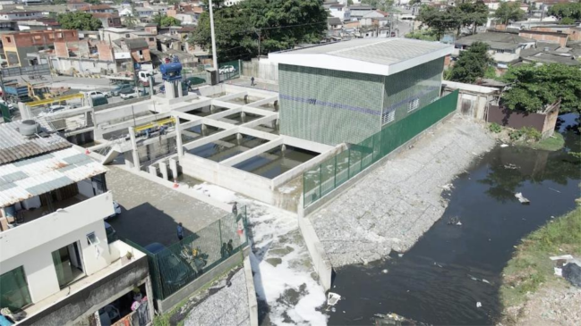 Bombas com capacidade de sugar até 6 mil litros de água por segundo foram acionadas.