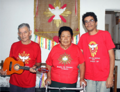 Dona Nair e Marcelo Lara lembram os rituais que marcam a tradicional Festa do Divino, na cidade de Itanhaém