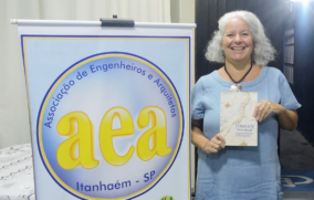 Regina Helena fala do livro que traz informações sobre o patrimônio cultural e histórico de Itanhaém