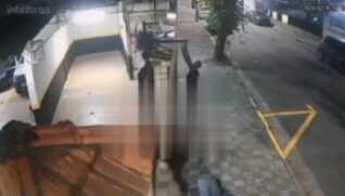 O crime ocorreu na Rua Guedes Coelho, na Encruzilhada, em Santos, na madrugada de domingo (21).