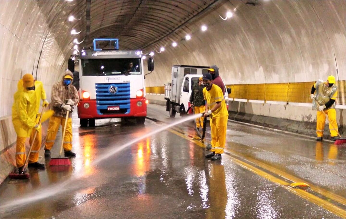 O motivo da intervenção é para execução de travessias de drenagem