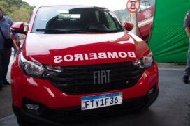 O Fiat Strada foi adquirido por meio de emenda parlamentar do deputado federal, coronel da Polícia Militar Adriano Lopes Telhada, e do deputado estadual, capitão PM Rafael Henrique Cano Telhada.