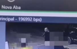 A cliente foi abordada enquanto abastecia seu carro